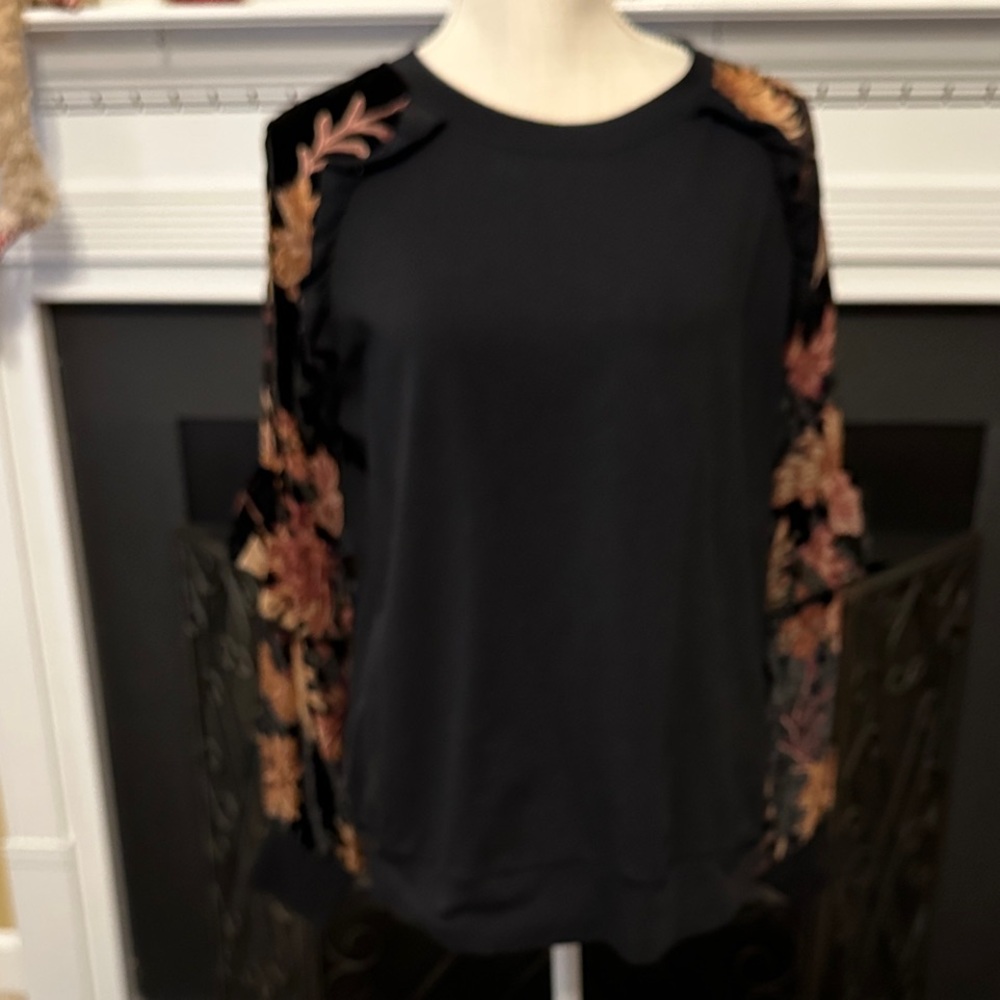 Miss Me Floral Sleeve Black Top